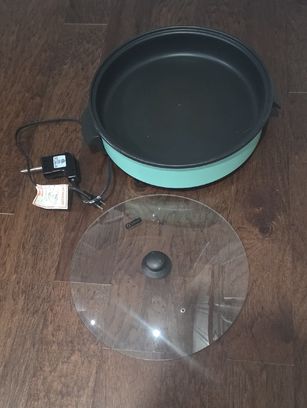 Large  Family Size Electric Skillet with Glass Lid - Mint Green